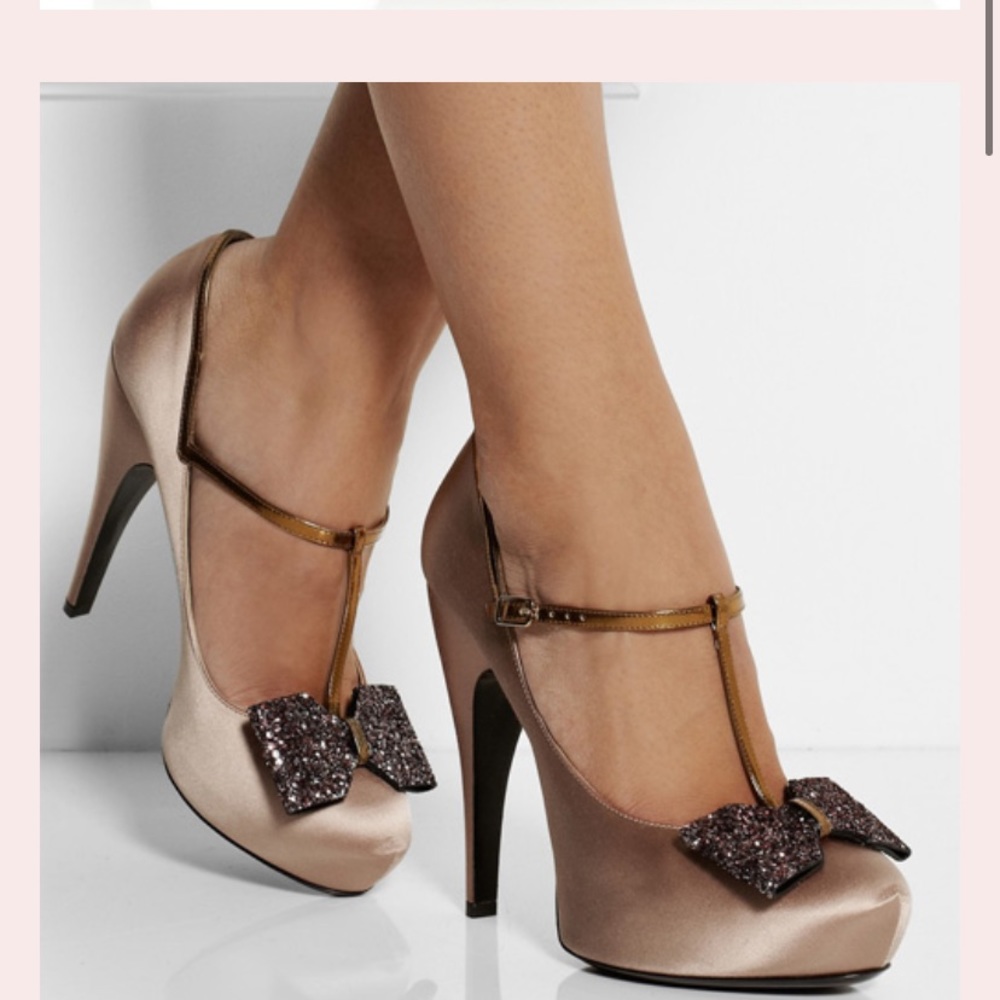 VGUC Lanvin size 39 Pump with glitter bow